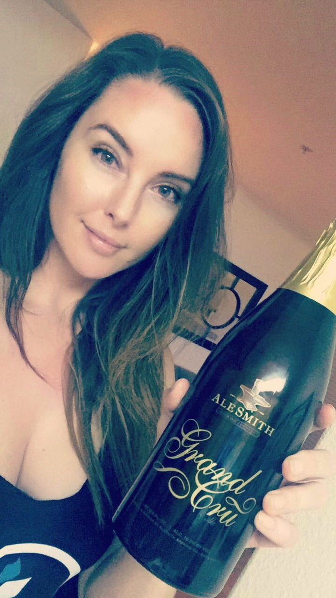 herewithbeer's tweet photo. Alesmith Grand Cru is AMAZING. Just sayin. #beer #beerlover #beerblog https://t.co/2wUh3tGPVl