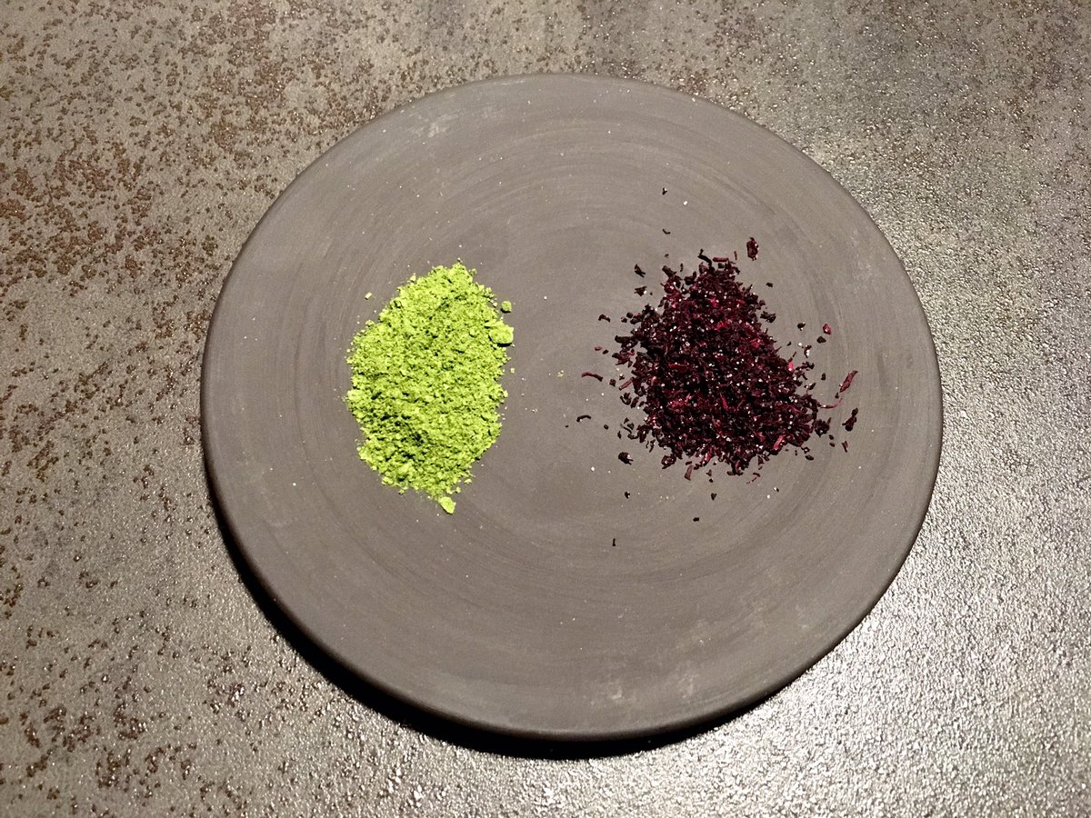 fierrovlc's tweet image. Sal de té verde y sal de shiso rojo para acompañar la tempura de nuestro curso @TandemGastro de #agemono con Diego Laso