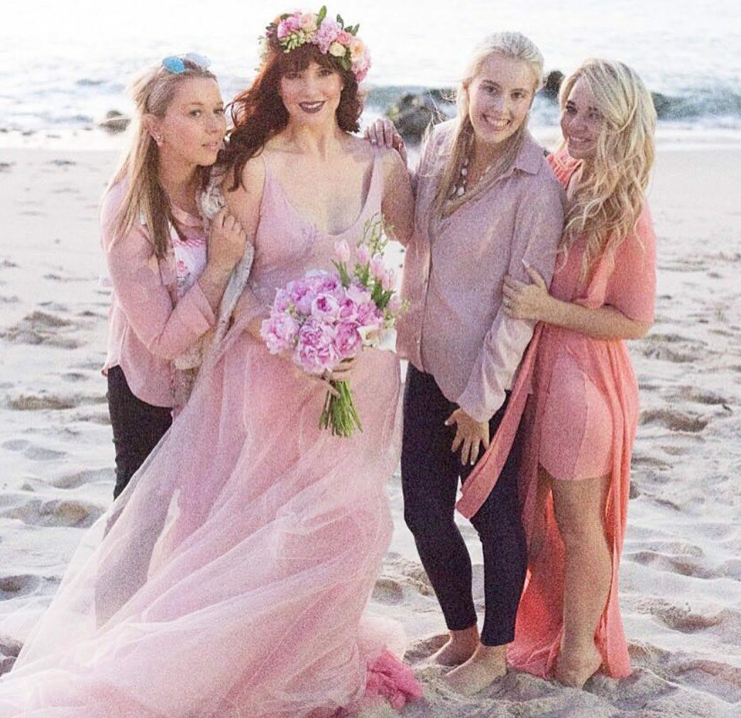 Behind the Scenes with this beautiful shoot with <a href="/AmaliaUys/">Amalia Uys</a> <a href="/Mon_AmourEvents/">Mon Amour Events</a>  in Cape town.
#photography 
#styledshoot