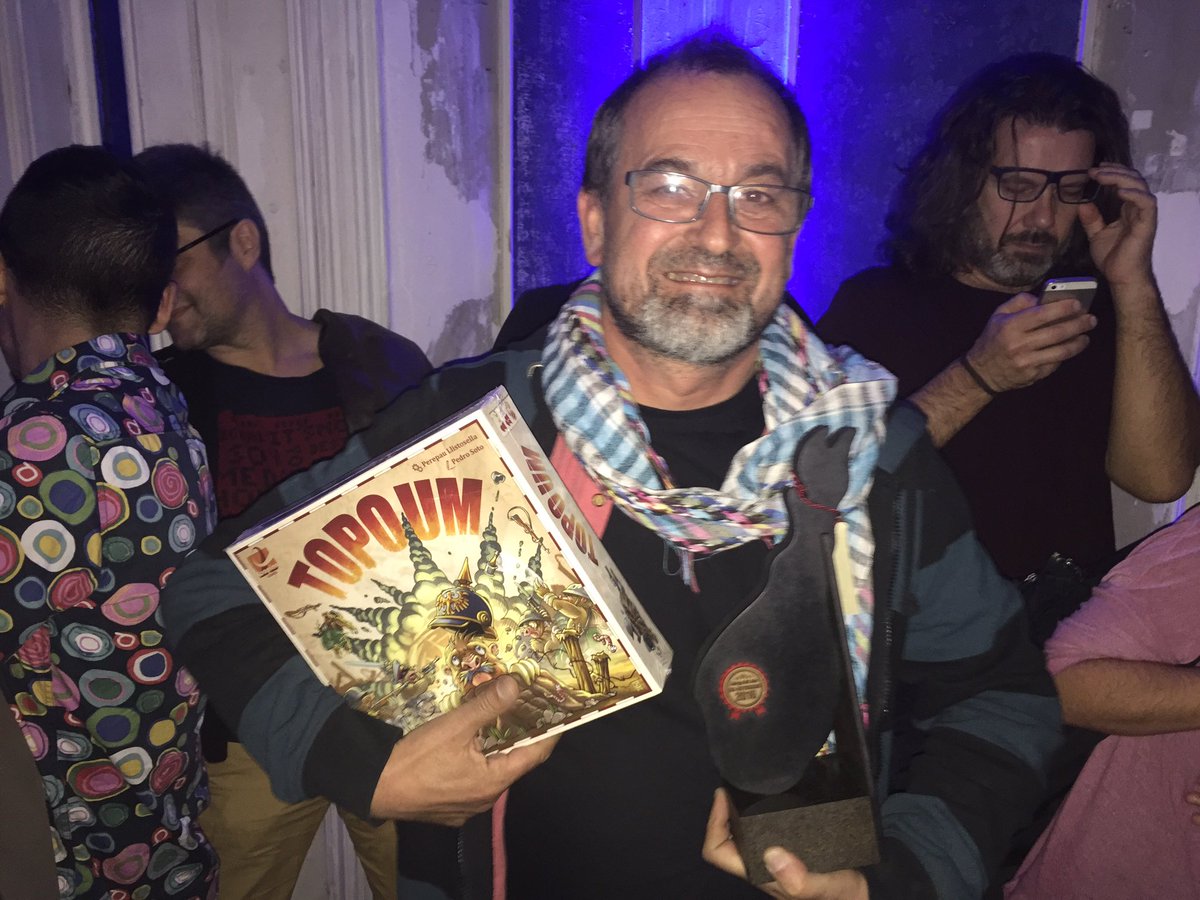 dojuegos's tweet image. #DevirFest @Perepau nombrando a sus compañeros @psotodibujante y a @el_mago8 de @Loopingames