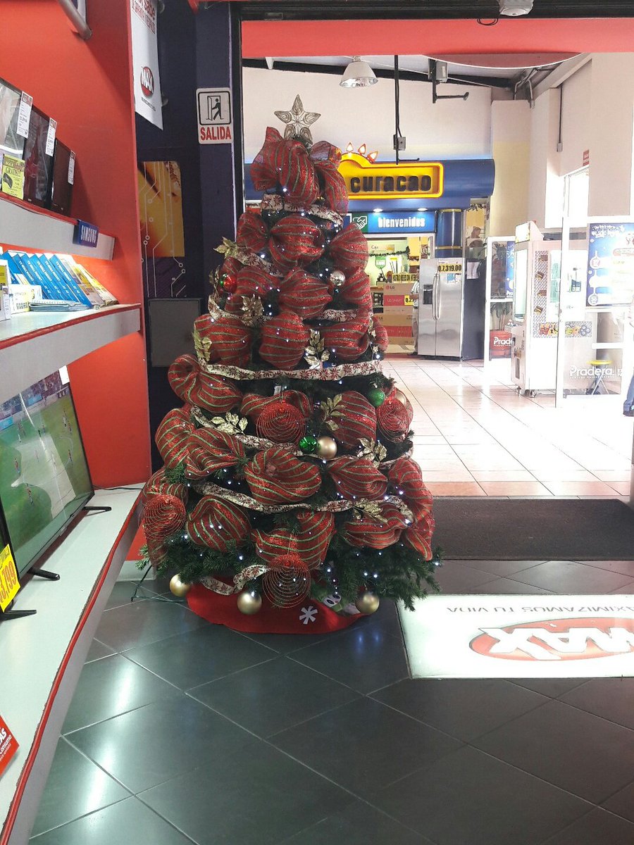 jaime_loGu's tweet photo. Ya se sienta la época navideña en tienda max pradera chimaltenango. Ven y mira las mejores ofertas del mes de noviembre y diciembre. https://t.co/BUIkQedAj4