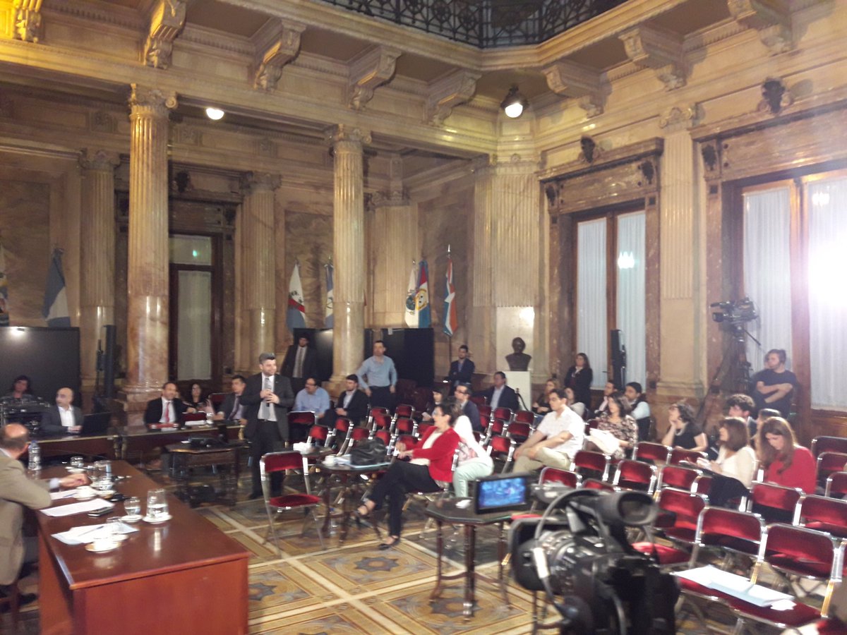 Así les importa el sistema electoral a nuestros honorables senadores: NADA. Se fueron todos. #NoAlVotoElectrónico