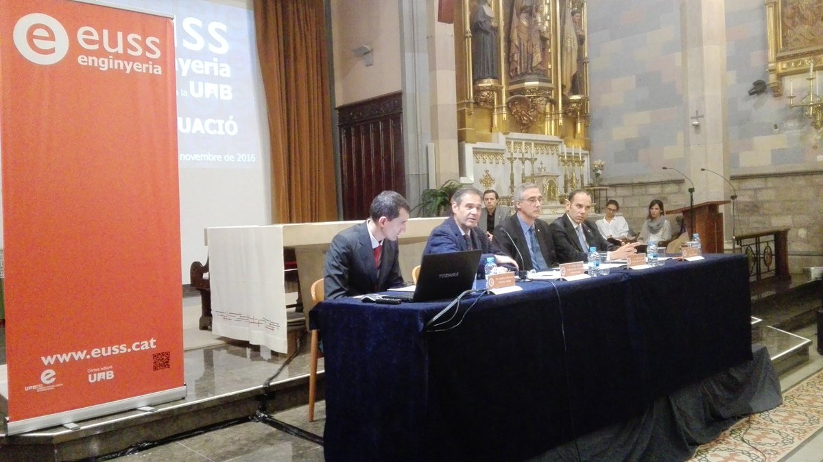 EUSSenginyeria's tweet photo. #ActeGraduacio2016 #EUSS #20aPromocio #Graus #EnginyeriesIndustrials #MDOI Parla el Sr. Josep Ribas, Subdirector General Universitats https://t.co/ExCbvQtS0Z