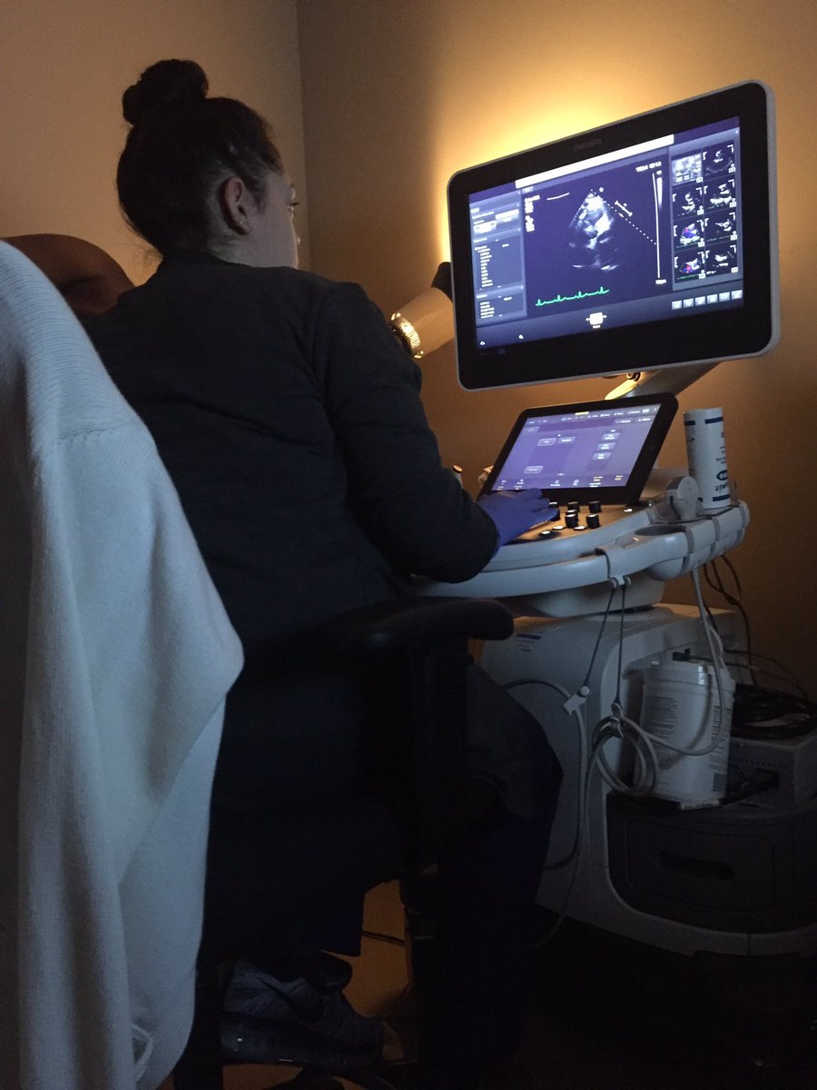 leigh121887's tweet image. My sissy @tammmyliz doing her thang #Mrsprofessional 🏥 #Soproudofyousissy #cardiovasculartech she learning from the best @LadyVee9204 ❤️😻