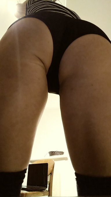 Im on #Webcam live in 5... https://t.co/Ef9gHdvM5i . Be there...no ifs...no #Butts https://t.co/W3bB<a href="/tag/webcam"class="tags">#Webcam</a><a href="/tag/butts"class="tags"><span>#butts</span></a>