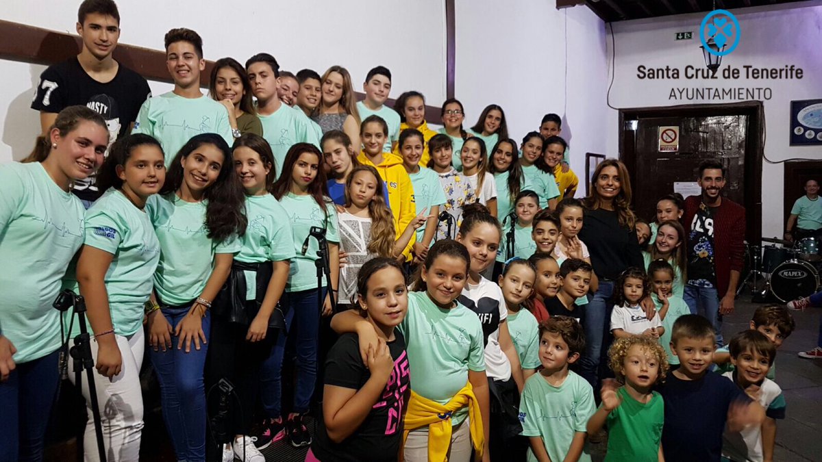 Ya estamos con los <a href="/MamelonesMurga/">Murga Los Mamelones</a> con quienes iniciamos hoy nuestras #VisitasCarnavalSC 🎭 Suerte chic@s! #CarnavalSC17 #caribe