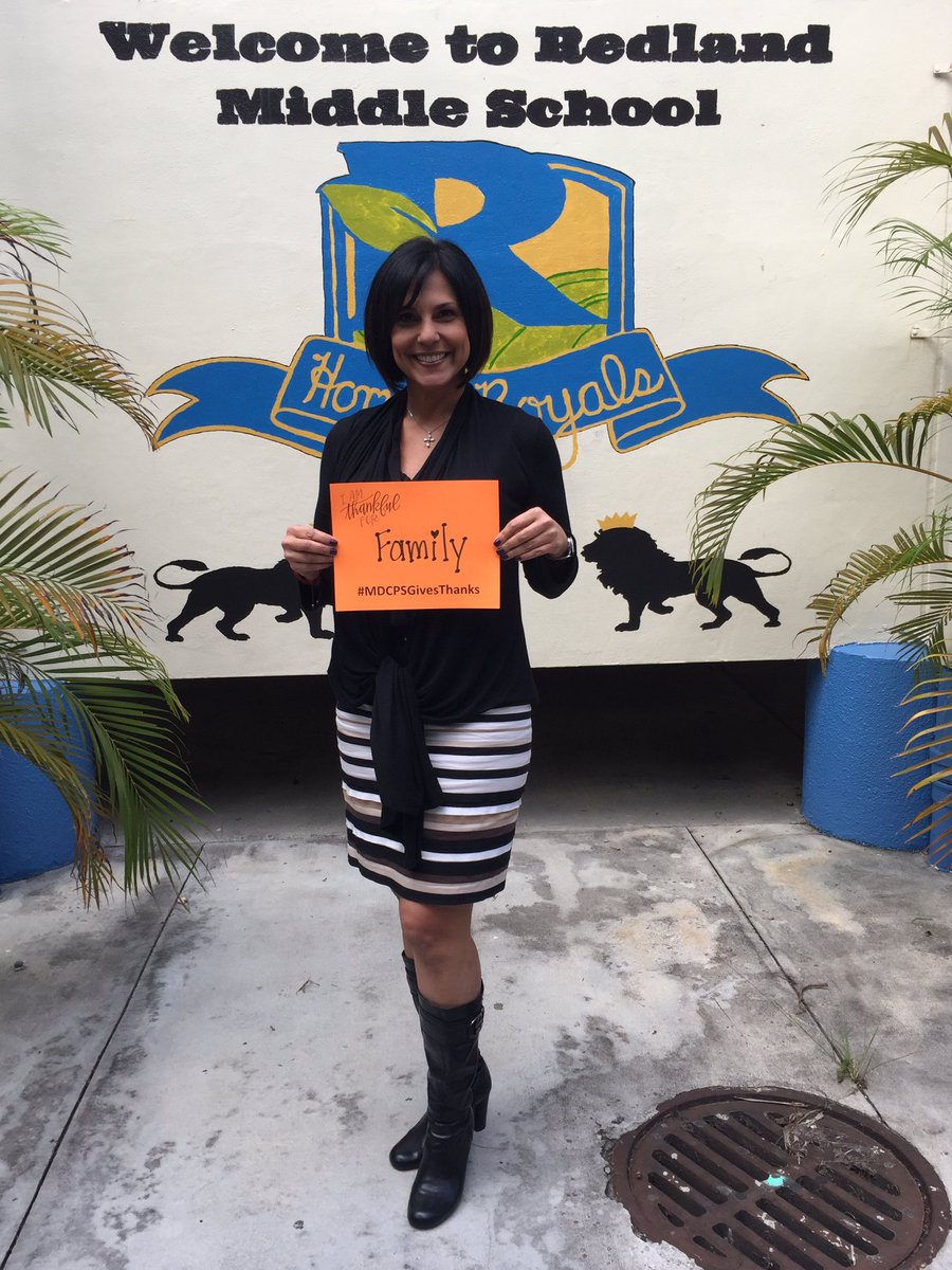 RedlandRoyals's tweet photo. Royal's Give Thanks for Family, Teachers, Friends, Life #MDCPSgivesthanks @MiamiSup @MDCPSSouth @MDCPS @StdtSvcsMDCPS #ValuesMatterMiami https://t.co/OE0ZCRcFBa
