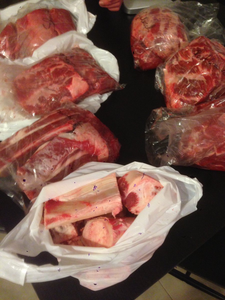 mr_fiu's tweet photo. Wenn ich viel Fleisch kaufe, werde ich überdreht und hab Bock auf Bier. #infotweet #bioochse #fleischtiger #fleischgönnung https://t.co/tkGFJ6GwBA