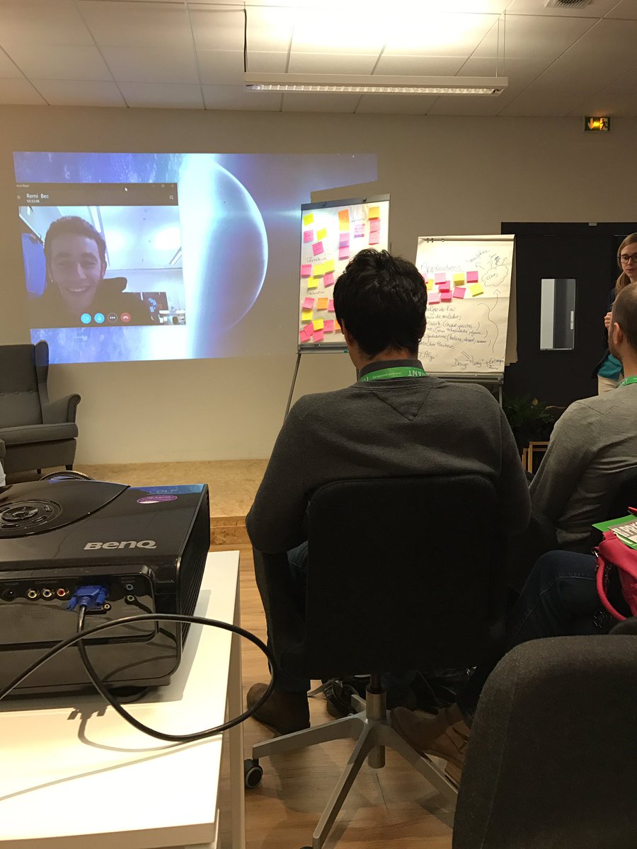 JennyAChannell's tweet image. Time to pitch the ideas discussed for each of the projects during the round table #beyondlab #labmeup #coworkgrenoble #GIANT