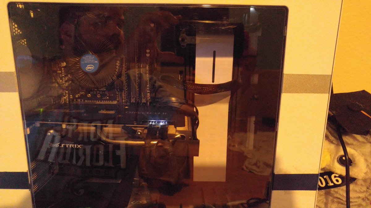 xManBearZacx's tweet image. #Intel #IntelGameOn #PC It's a giveaway thing for an i7, don't judge me.