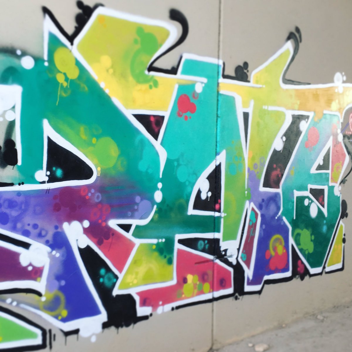 MMonkkey's tweet photo. RATZ • mañanas productivas #graffiti #rats #montana #mnt #loopcolors https://t.co/yotRbWAEr8
