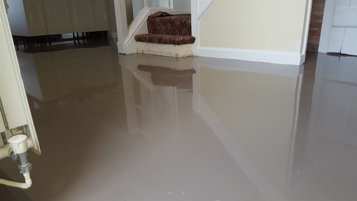 CahillFlooring's tweet photo. @CroftsLee @FBallUK #300HD https://t.co/FJ4CU4Nbr0
