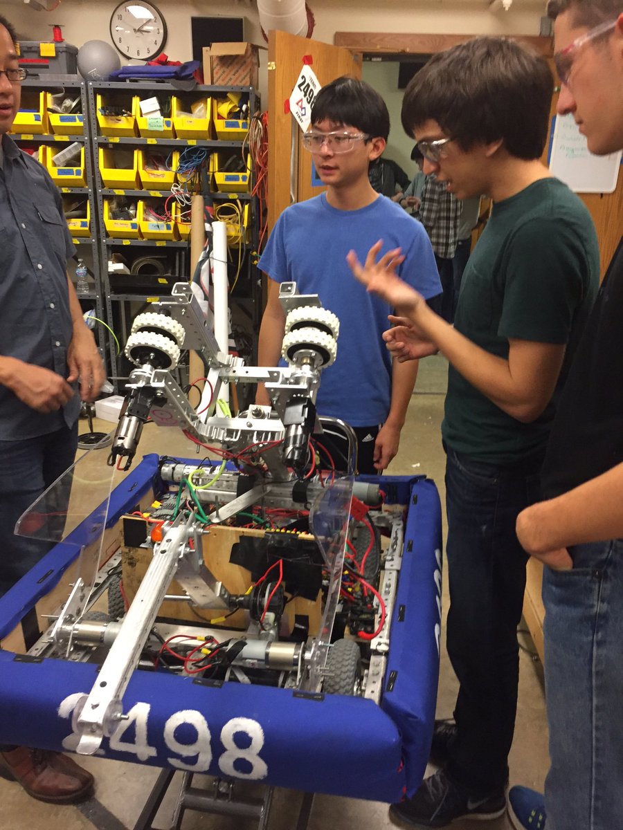 BlakeBearbotics's tweet photo. Thursday night prep sesh before Saturday scrimmage at Savage #omgrobots #robotics https://t.co/LMb7XOWFKl
