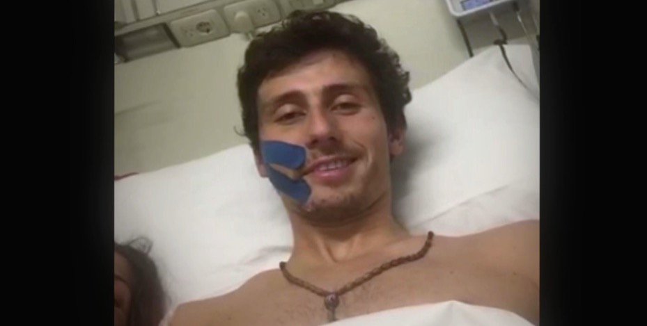 Movistar_Team's tweet photo. 😭 Imposible contener las lágrimas al ver el TREMENDO @InformeRobinson sobre @AdrianoMalori. Disponible esta noche en https://t.co/FyIaIiAwCk https://t.co/JNaRD13KJ4