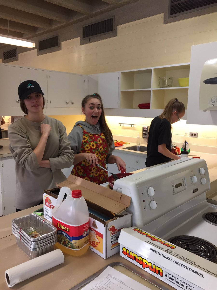 Busy Foods10 class with our softball athletes! #healthyeats #nutritioneveryday