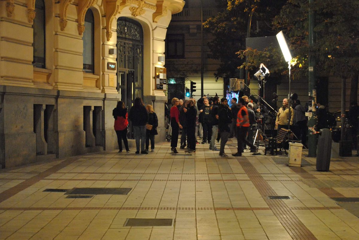 ratm74's tweet photo. Me encontré en Madrid con @alexdelaIglesia grabando su última película, parece interesante https://t.co/yeyn706Xoe