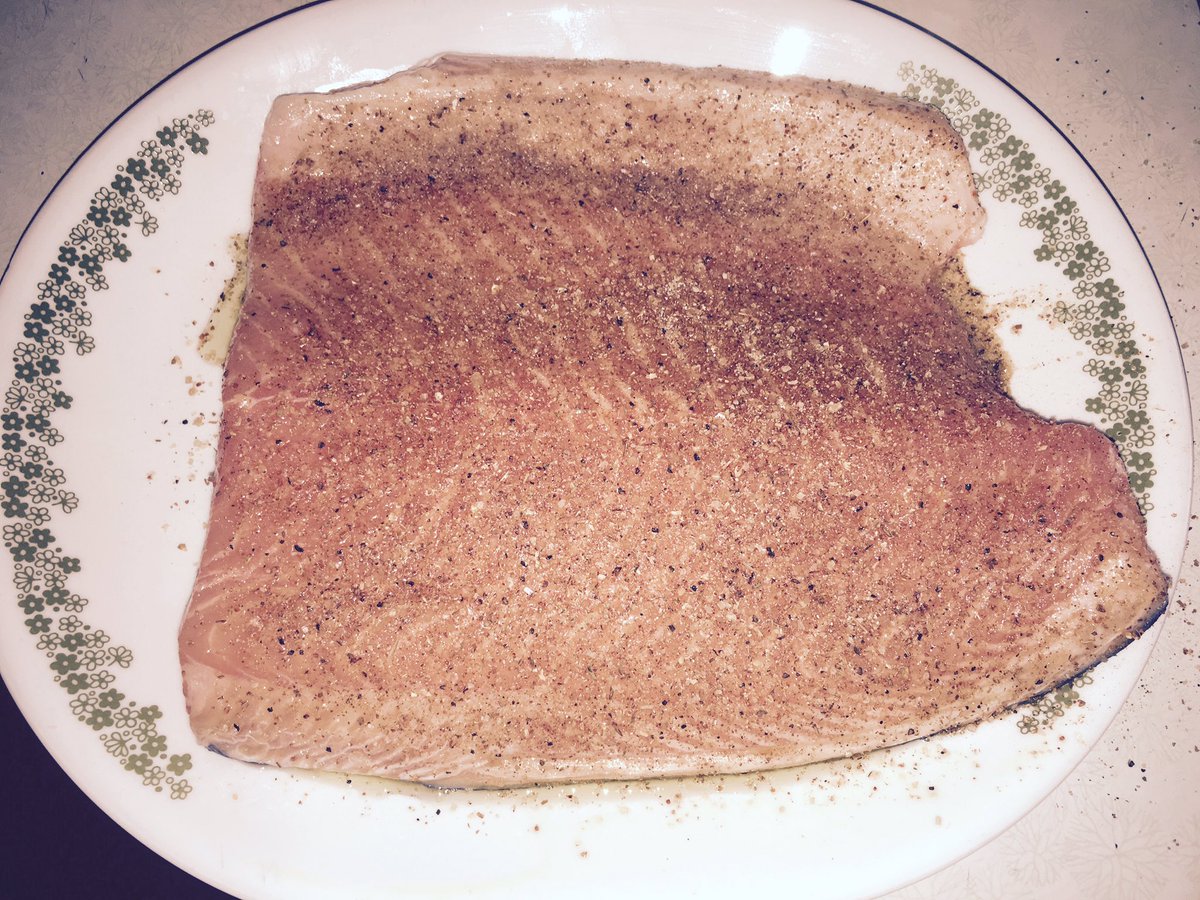 tqb1973's tweet photo. Smoked Salmon on tap for tonight. @BBQPictures @BBQPorn @GMGrills #BBQPorn #DanielBoone https://t.co/heUkx5A3Gq
