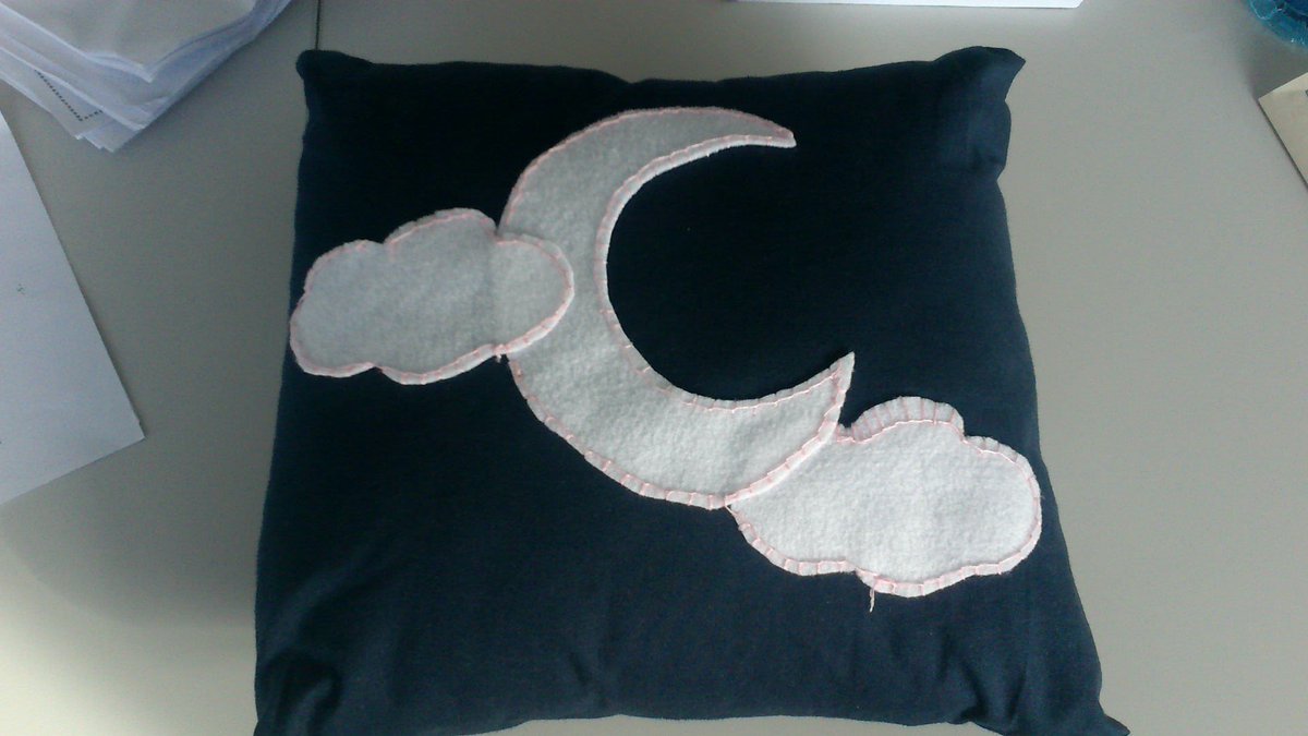 ciaramariedolan's tweet photo. Junior Cert projects 2016 #HomeEconomics #crossstitich #embroidery #sewing #cushion #pictureframe @ClaregalwayColl https://t.co/d6DI74Ryer