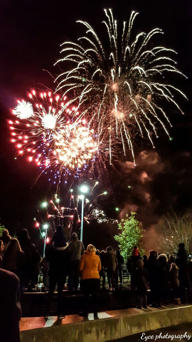 EycePhotography's tweet photo. Sunderland light switch on @SunderlandInPic @SunderlandNow @SunderlandLive https://t.co/xCUSnJf8D1