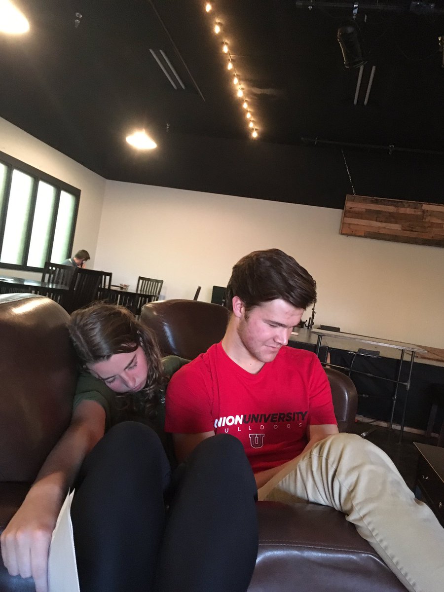 UUCouples's tweet photo. 21st century love https://t.co/Fei0vqEWzs