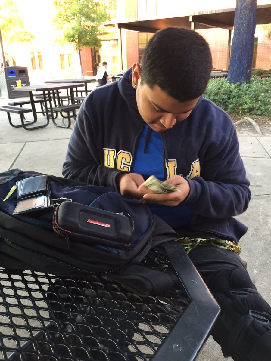 do26524767's tweet photo. @Rikk0_  u know how we make the paper 😈💸 https://t.co/uD5qpm3Fcf