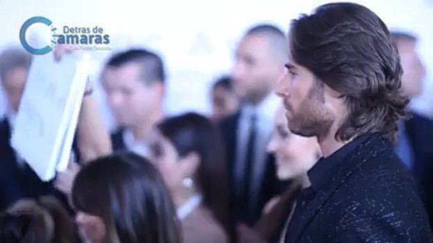 rullinaticas's tweet photo. Sebastián Rulli @sebastianrulli y @anboy88 #DetrasDeCamara alfombra evento en honor a Marc… https://t.co/6YEdepUh5F https://t.co/kfB9QBoivC