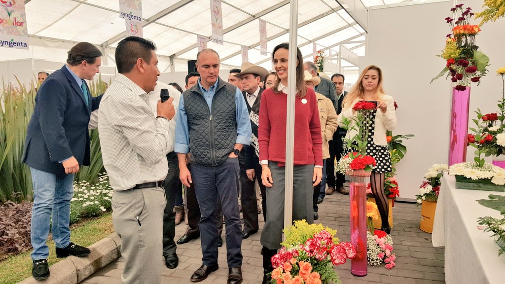 HeribertoEOR's tweet photo. Es un honor recibir al Srio. @ppcalzada en la #ExpoFlor donde los productores mexiquenses presentan sus mejores diseños florales. https://t.co/FT3xQebBot