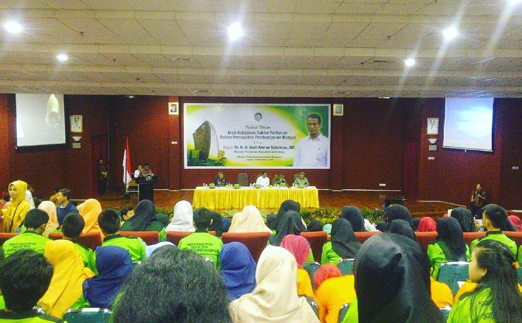 PTP_FT_UNM's tweet photo. Menteri Pertanian Republik Indonesia, Dr. Ir. H. Andk Amran Sulaiman, MP. (1/3) https://t.co/bvhD3Xz4Ol