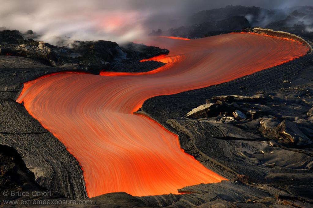 MerdyDerksen's tweet photo. #unbelievable #nature ) mighty stream of molten earth 😨 @Kalapana @Hawaii by ©Bruce Omori, https://t.co/4Yk2rDekg9 https://t.co/vPalFo07TV