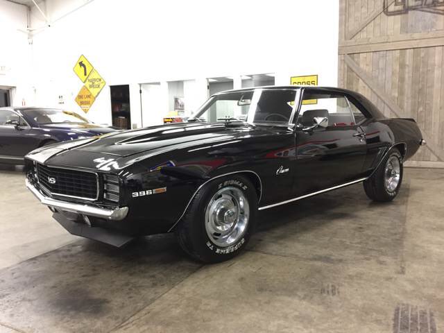 RESTOREaMUSCLEC's tweet image. 1969 Camaro RS SS 396 4-speed #forsale #frameoff restored! Black on black @RESTOREaMUSCLEC @CamaroPerform