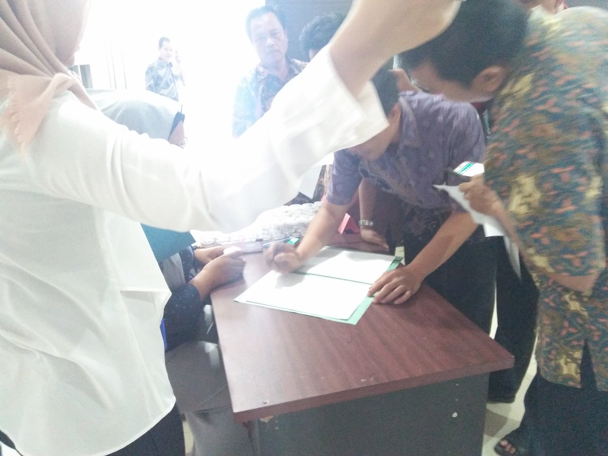 btpsumbagsel's tweet photo. Tes urin pegawai @btpsumbagsel &amp; @lrt_sumsel di Balai Teknik Perkeretaapian Wil. Sumbagsel
Mari kita Perangi Narkoba https://t.co/KgajgpyyfR
