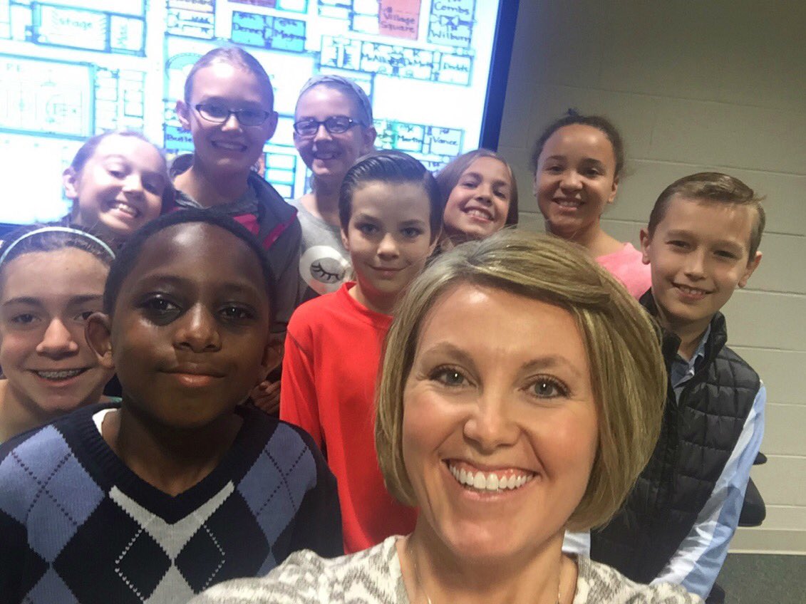 LemonsMill's tweet photo. Proud of these kiddos! #fifthgrade #classrepresentatives #studentcouncilofficers #selfiewithMrsMays #lme https://t.co/FqTJxMh8vt