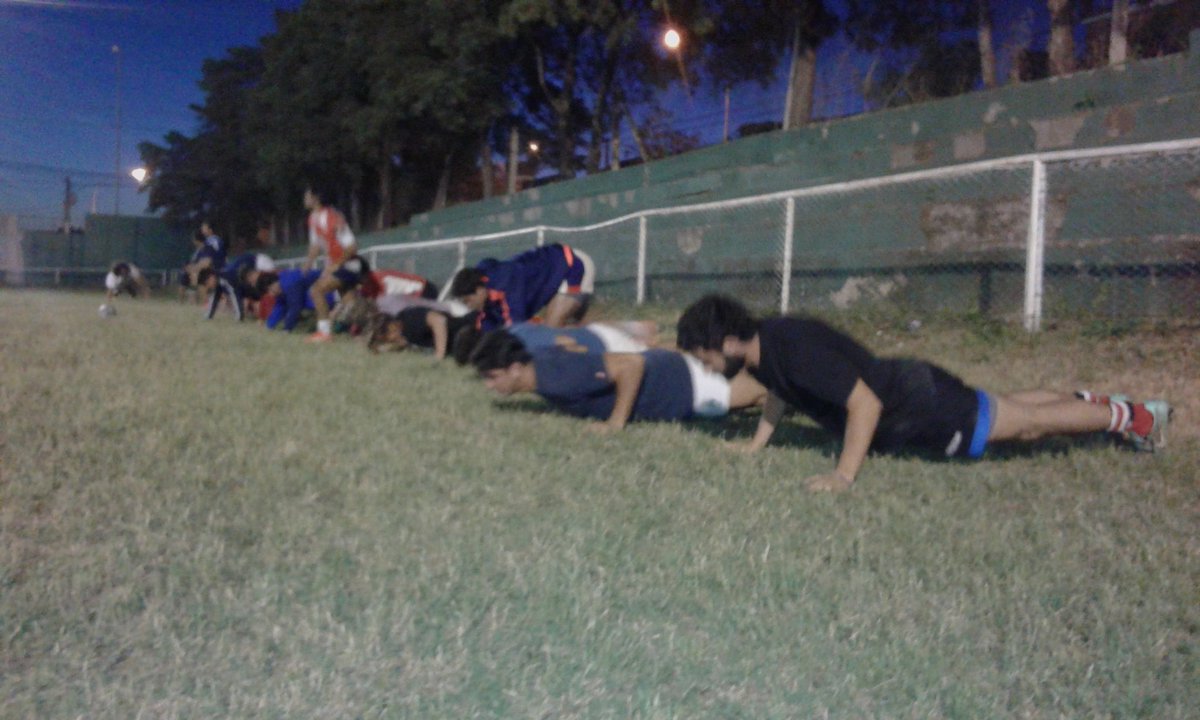 viraraoz's tweet photo. Los Dogos Seven se preparan,  en Urca @TabladaRugby en minutos partidos de entrenamiento @UCRugby_Oficial https://t.co/QtF3nPhggP