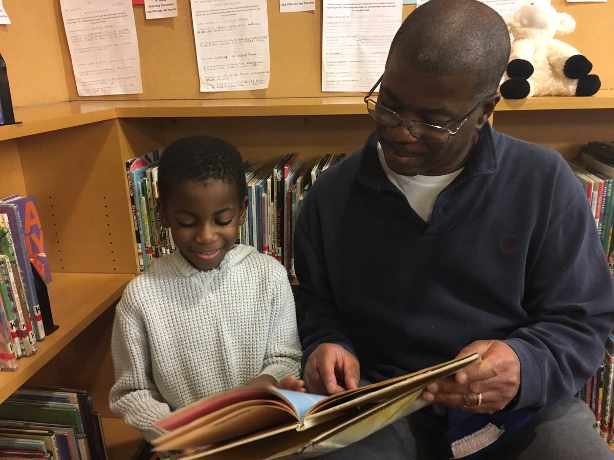 BPSCherylC's tweet photo. Staff & families enjoying art, books and one another at Hyde Park Branch #bostonpubliclibrary #bpspln #GoBPSChanning! https://t.co/x6gzHvoudi