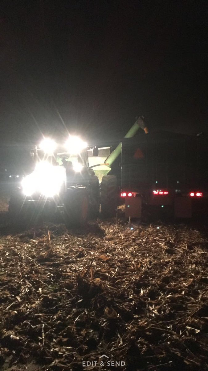 jeffearl31's tweet photo. Well #corn16 has pretty well came to and end @ #barlorfarms time to do the fun washing jobs.. and wait till #spring17 to comes! https://t.co/7WDZtaLjIo
