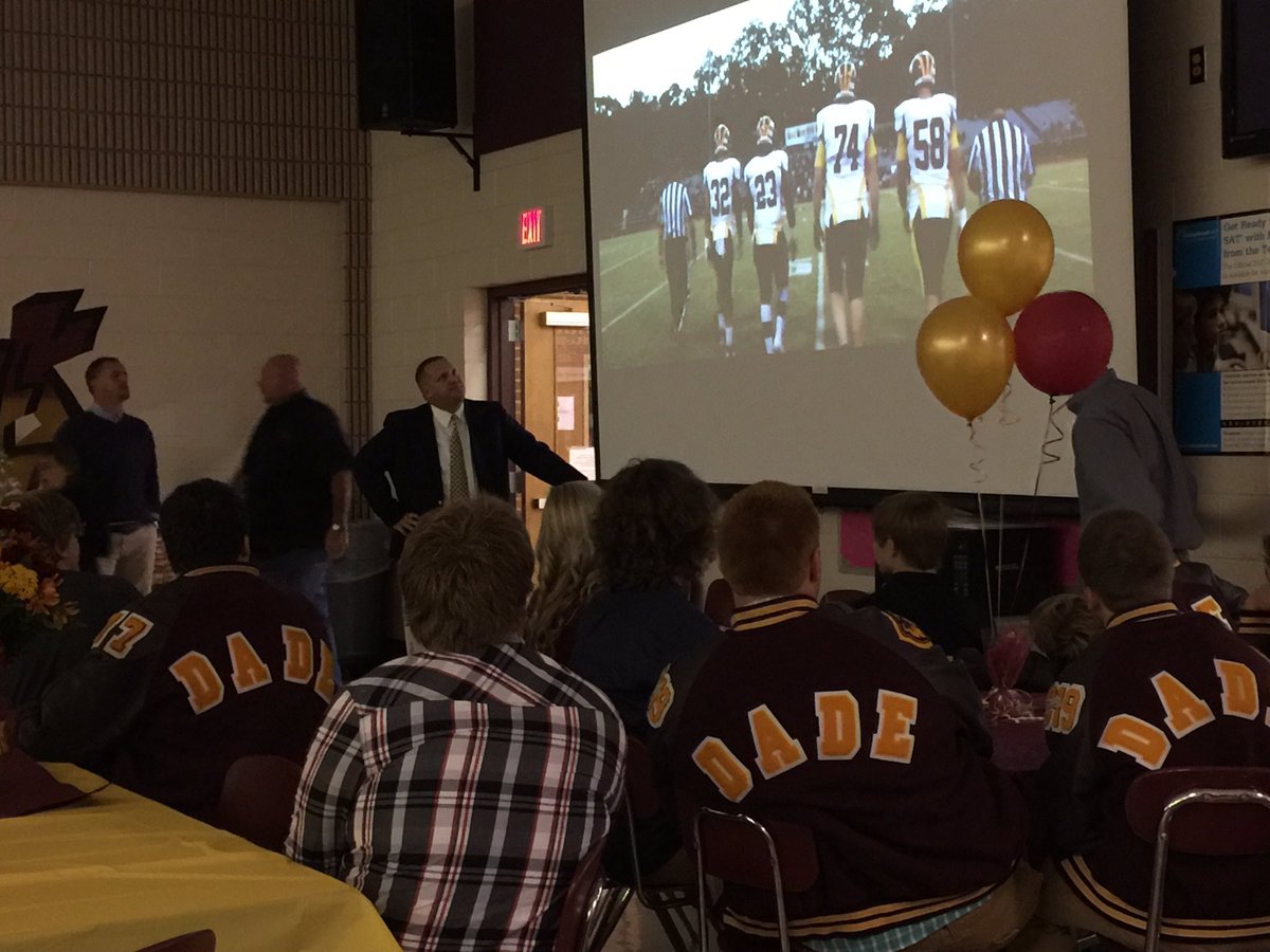 JanIHarris's tweet image. @DadeCoHigh @DadeFootball Banquet! Now. #CoachWarren #Wolverinepride @Josh_B_Ingle