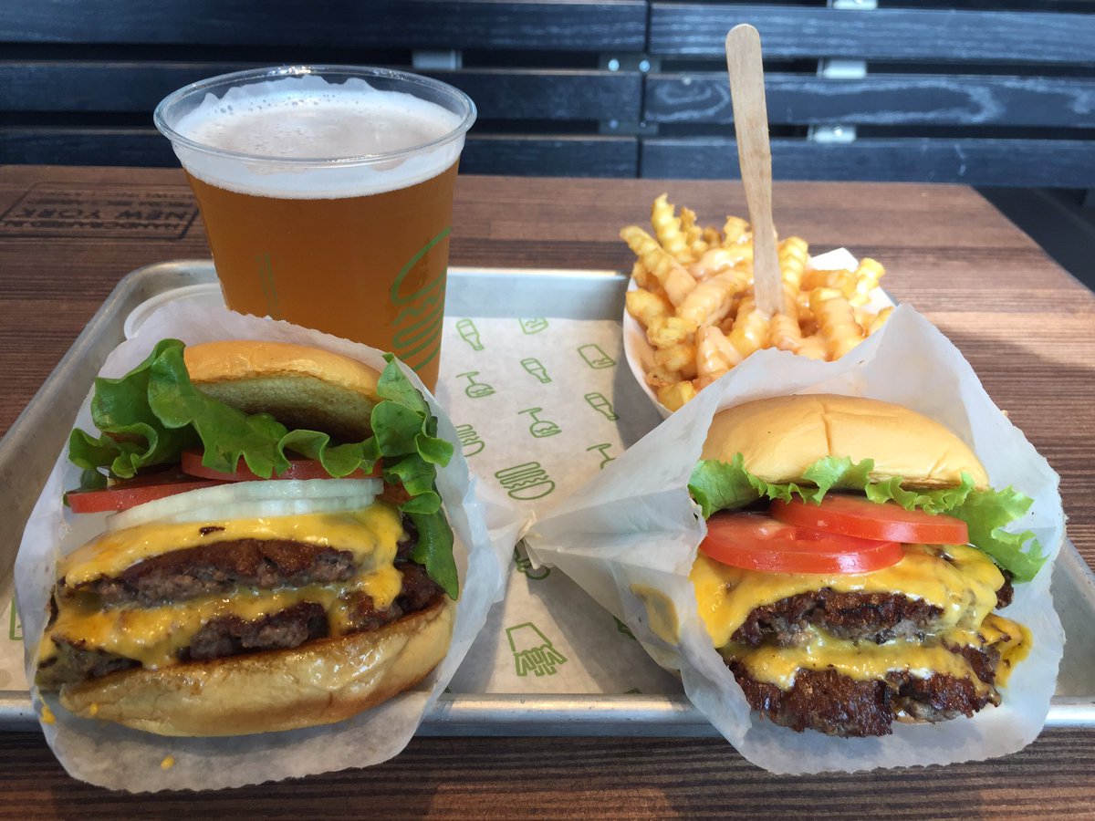 aznjamesdean's tweet photo. Finally got to try @shakeshack #glendale Did not disappoint! #burger #foodporn https://t.co/qrUNicLQQX