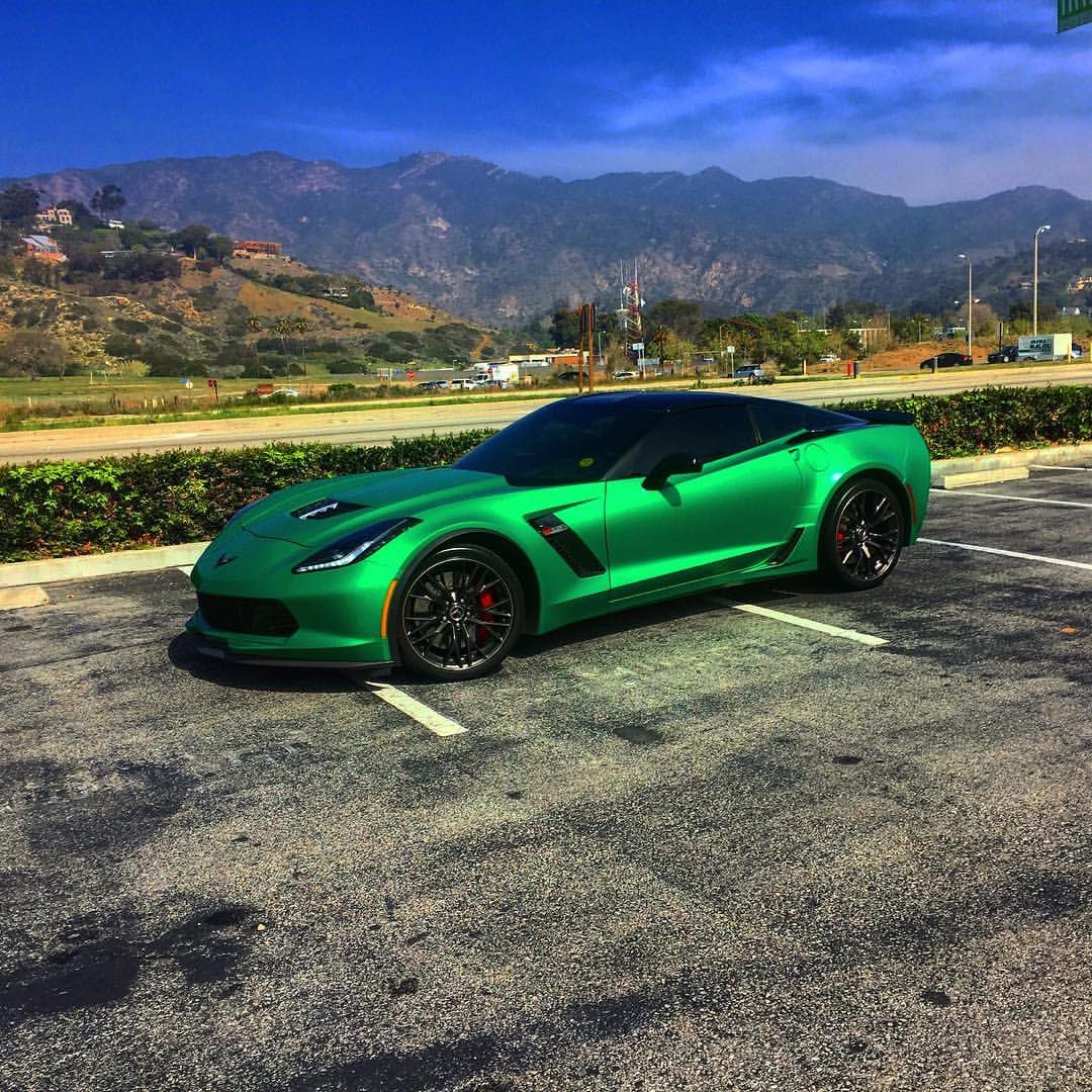 ProjectAutoShow's tweet image. Satin green wraps are gorgeous 😩