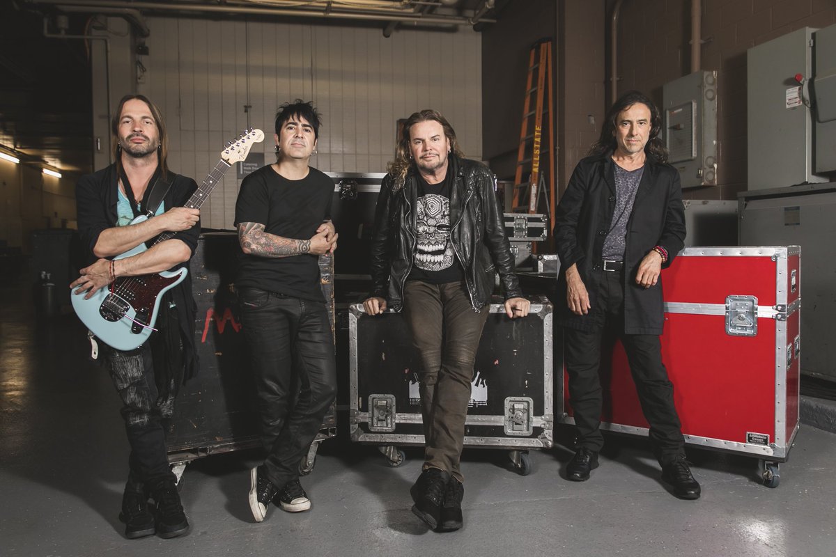claudiariosruiz's tweet photo. Es verdad señoras y señores @thekillers y @manaoficial al @PalNorteOficial 31 Marzo 1 Abril @parquefundidora ahí nos vemos https://t.co/Z7y4Jsl3GB