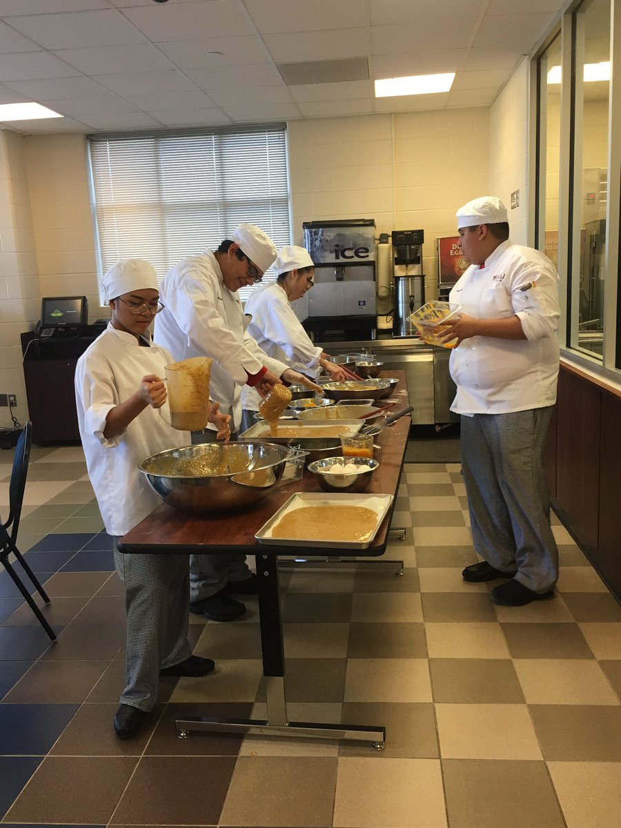 GummChelsea's tweet photo. #makeshiftkitchen https://t.co/7blBBsdEal
