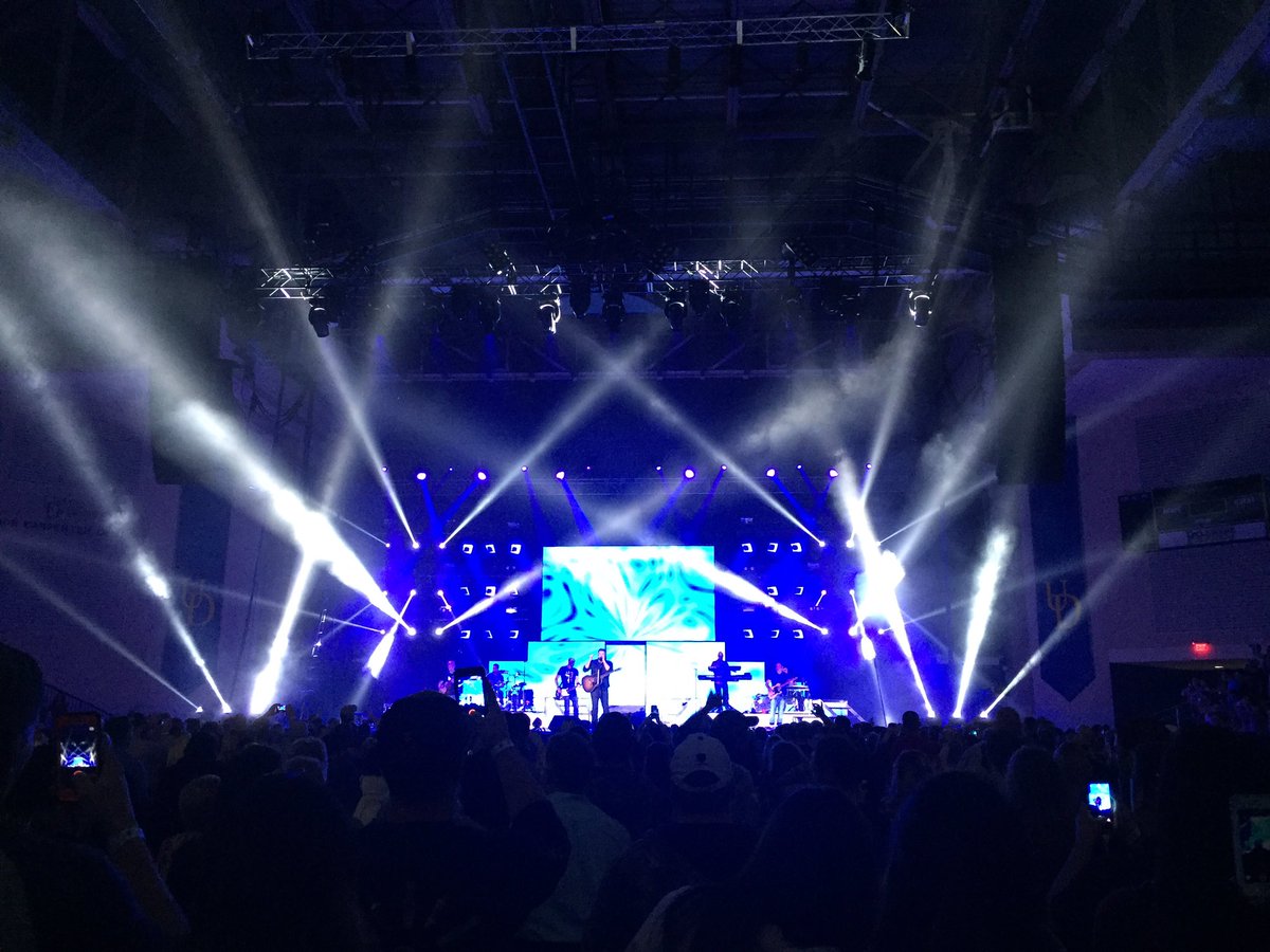 robbeckhamamg's tweet image. Wow! University of Delaware tonight! @ChrisYoungMusic @dustinlynch @CassadeePope #imcominovertour #soldout