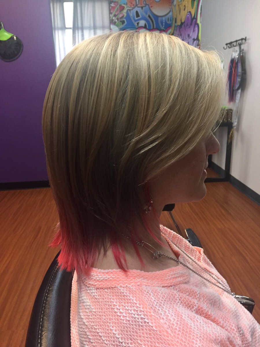 heathsantowski's tweet photo. I cannottttt stop touching my hair! I'm so excited! All my split ends are sealed! Bring on strenth and length!!! #brazilianblowout https://t.co/akPcl2OErY