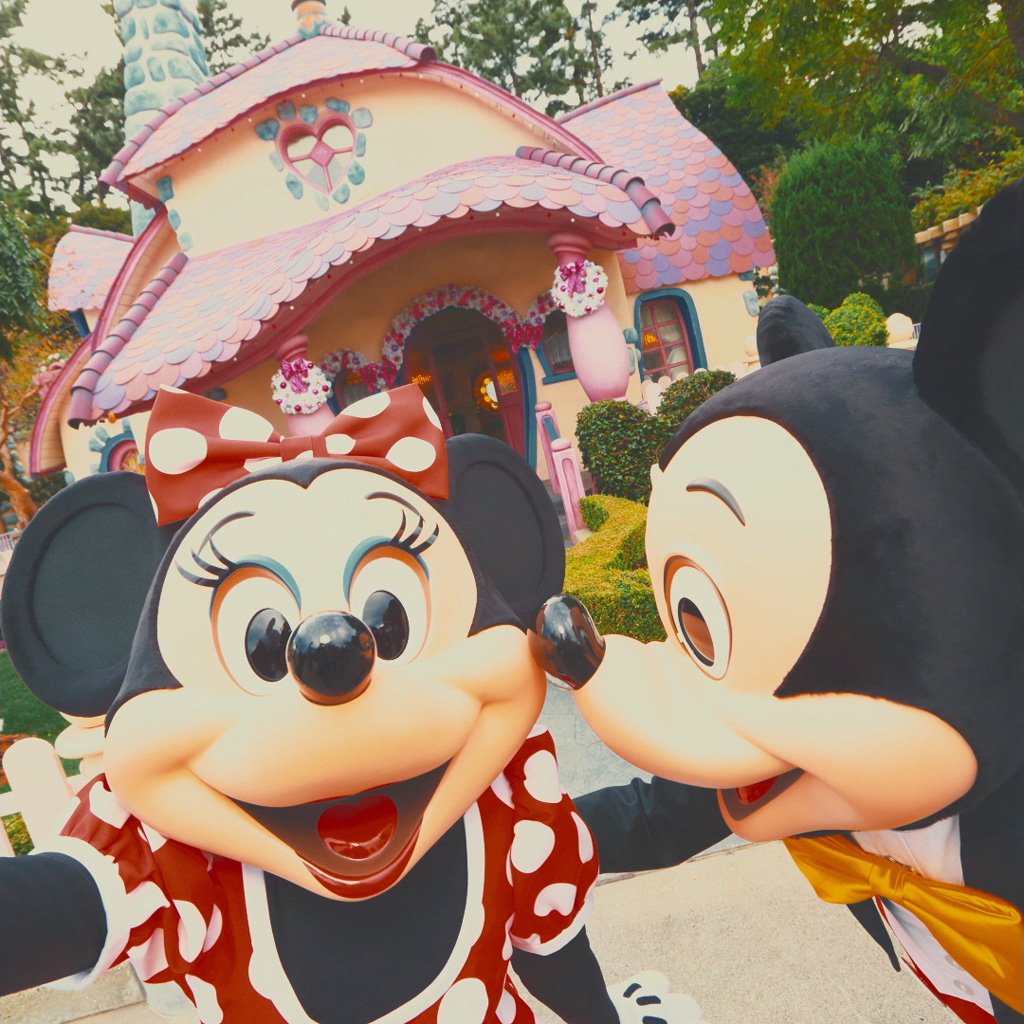 東京ディズニーリゾートpr 公式 V Twitter ミッキーとミニーのお誕生日デートをのぞいてみました 今日 11月18日 はミッキーとミニーのお誕生日 ミッキーは 特別な1日にしようとミニーをデートに誘います T Co T2oj9ndged ハッピーバースデー