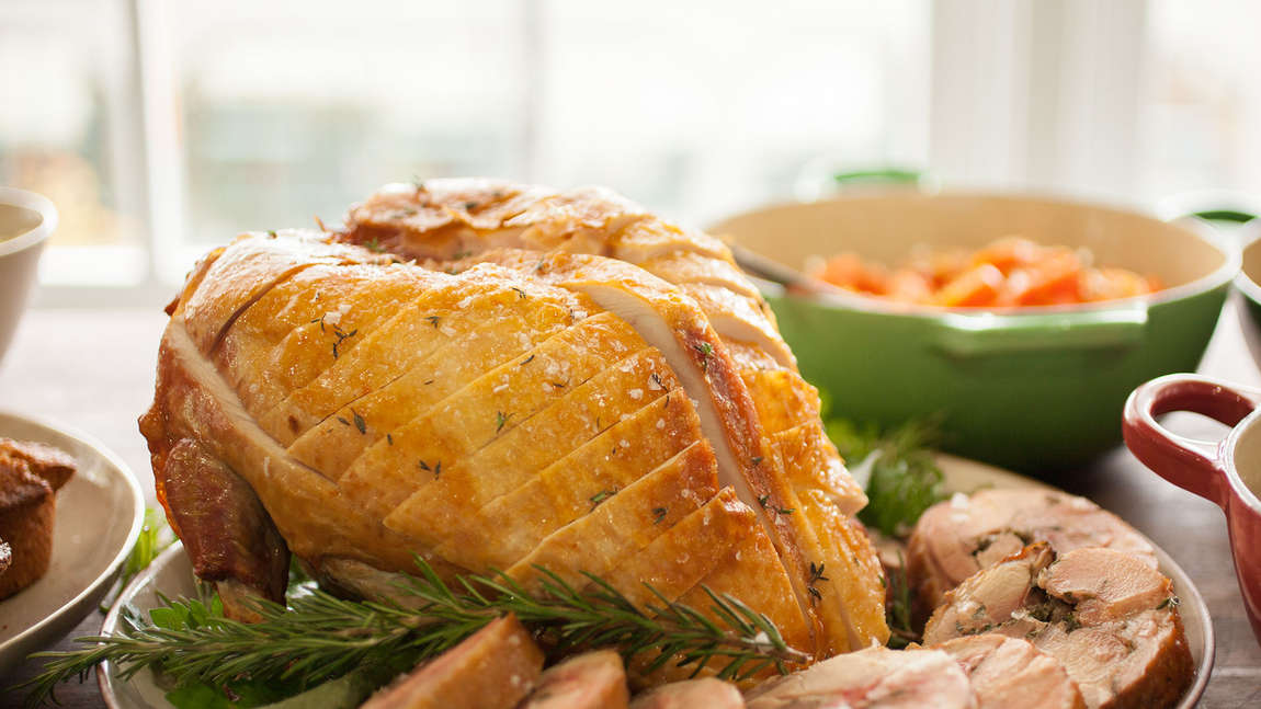 shopswell's tweet photo. Want to nail it on Turkey Day? Read this: 10 Kitchen Tools and Tips For a Great #Thanksgiving Feast https://t.co/ldAZPmHj8P #cooking #food https://t.co/BBb2OXYM42
