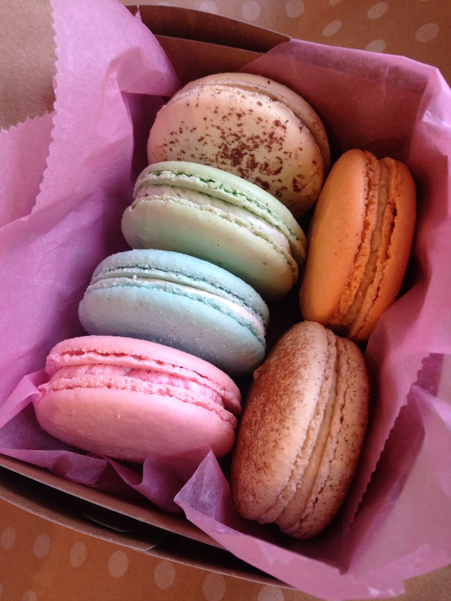 whiteflowercake's tweet photo. Caramel apple, pistachio, vanilla, raspberry, pumpkin pie and Nutella are the feature macs through Thanksgiving! Pre order yours soon! https://t.co/pJlV5bHrFw