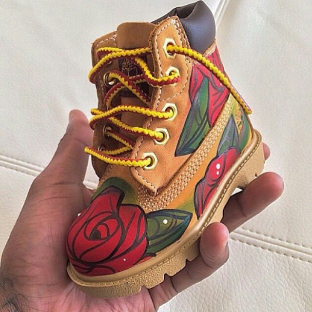 AFashions438's tweet photo. timberland baby #timberland #swag #rosas #zapatos #love #cute #baby https://t.co/vTHL6dIUUW
