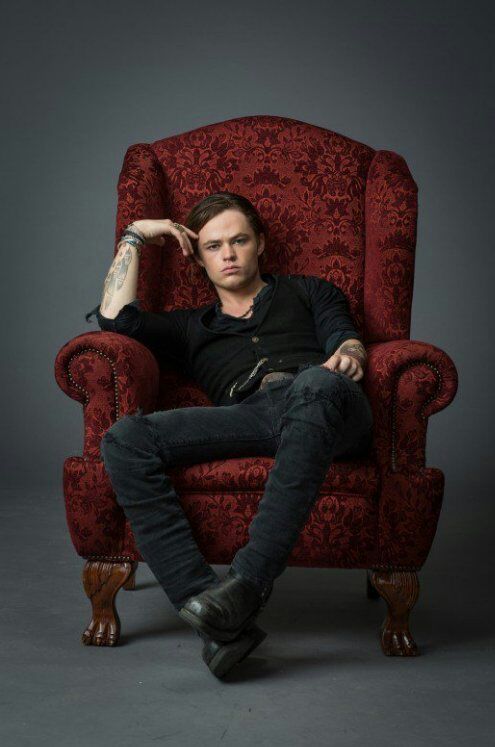 Cara_deLesma's tweet image. Toda vez q esse homem aparecer vai ser uma parada cardíaca #QueremosFallenOFilme