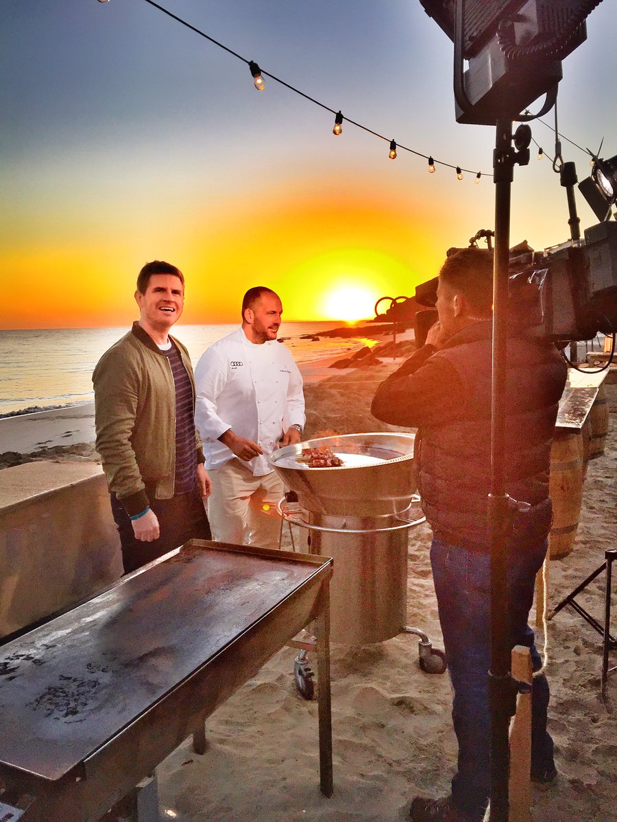 pdwnews's tweet image. #sunrise weather #sammac discovers a very fancy BBQ this morning on a #WA beach ... #sun7 @westaustralian @TourismAus