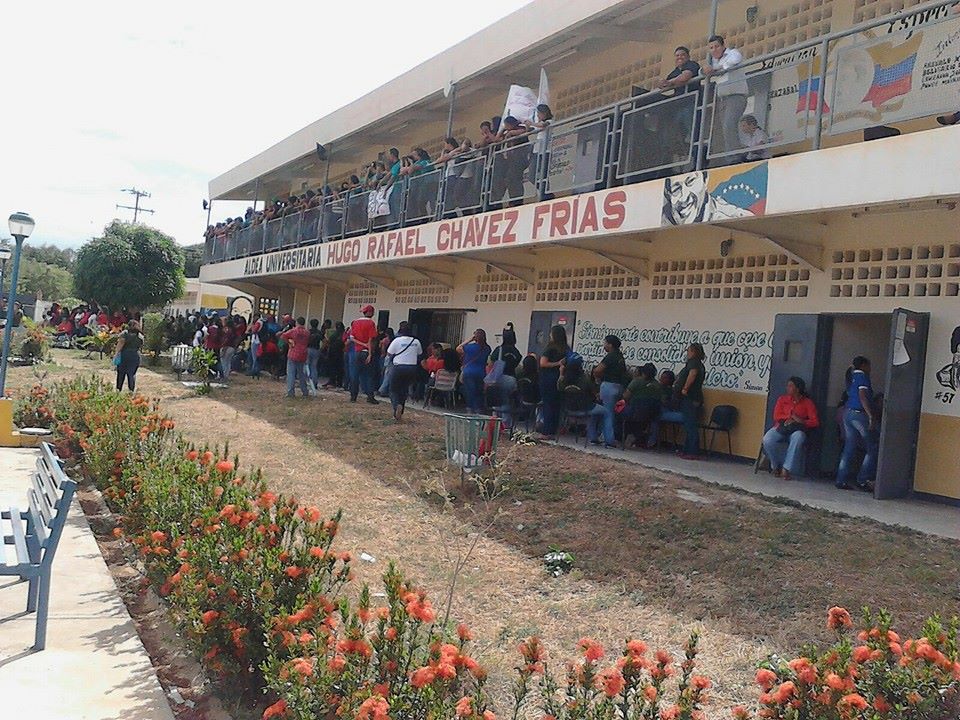 BelenDuran8a's tweet photo. GuaricoTV: SibciGuarico: Aldea Hugo Chávez Frías Realizó elección del Consejo Estudiantil en #LasMercedes #PoderPo… https://t.co/ceLphjUGKt