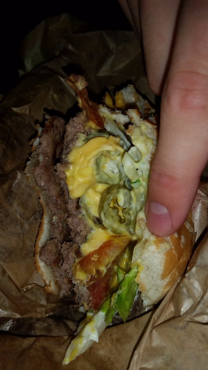 FerrumOvisAries's tweet photo. @BurgerKing since when did whoppers come with jalapeños xD 🔥🔥🔥🔥🔥 https://t.co/wMeaAumVBa